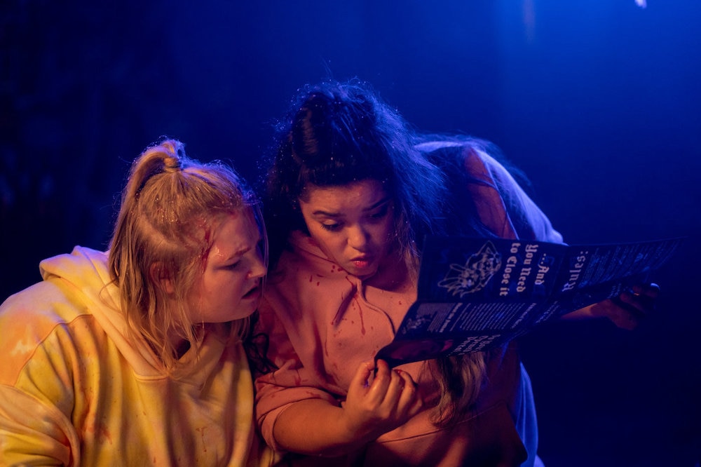 Astrid & Lilly 101 PRE-AIR