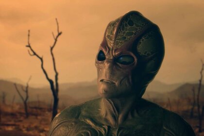 An alien appears a desert in Resident Alien Season 3.
