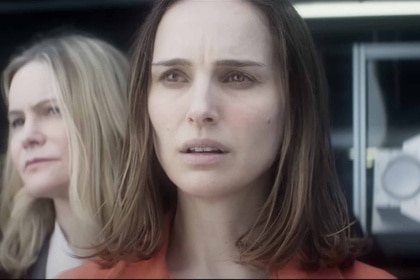 Lena Double (Natalie Portman) stares at something in Annihilation (2018).